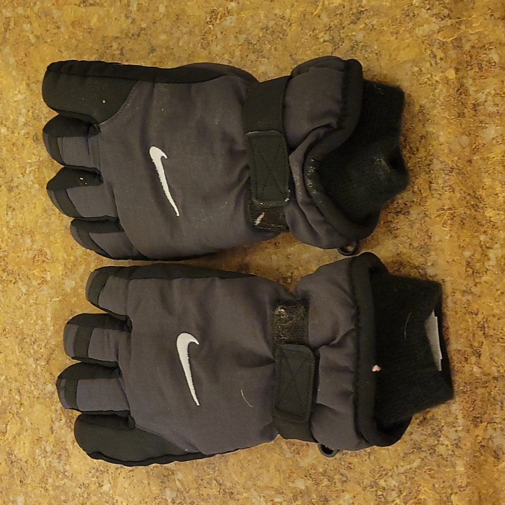 Nike gloves for boys